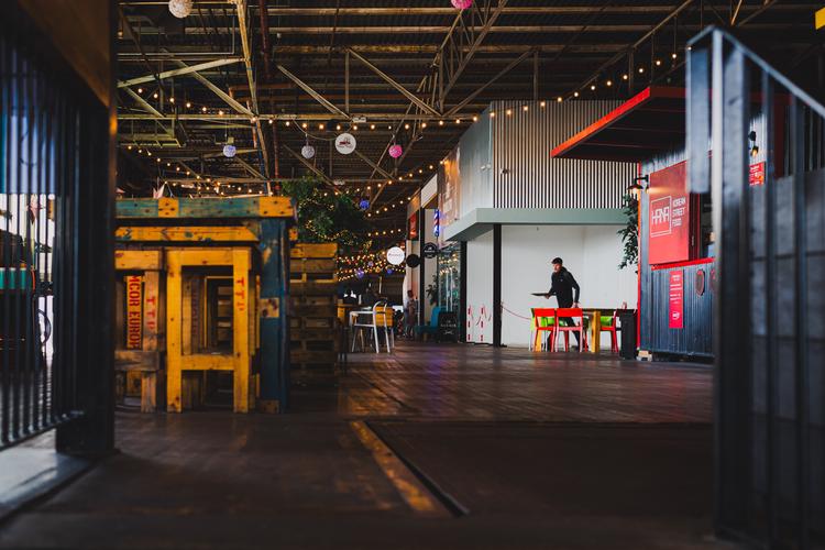 Вид на фудкорт Marina Market