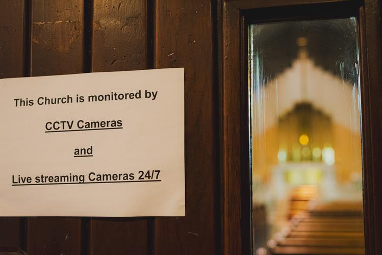 Объявление о видео-наблюдении в церкви