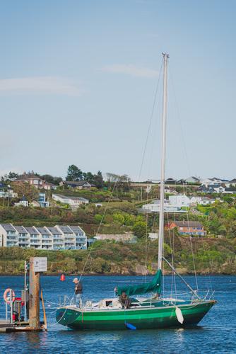 Яхта в гавани