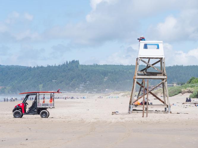 Багги и вышка на пляже Кэннон
