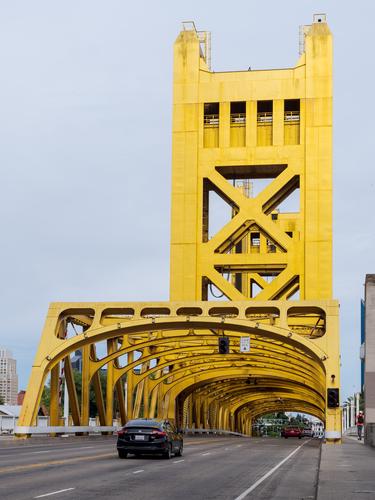 Желтый мост в Сакраменто Желтый мост в Сакраменто