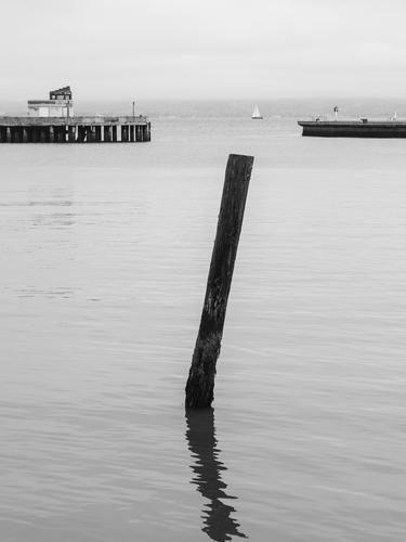 Геометрические формы в гавани