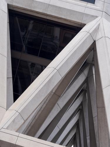 Фрагмент современной городской архитектуры